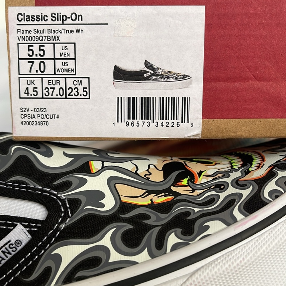 Vans Men’s Classic Slip-On
Flame Skull Black/True White 
VN0009Q7BMX
Sneakers - Picture 16 of 16